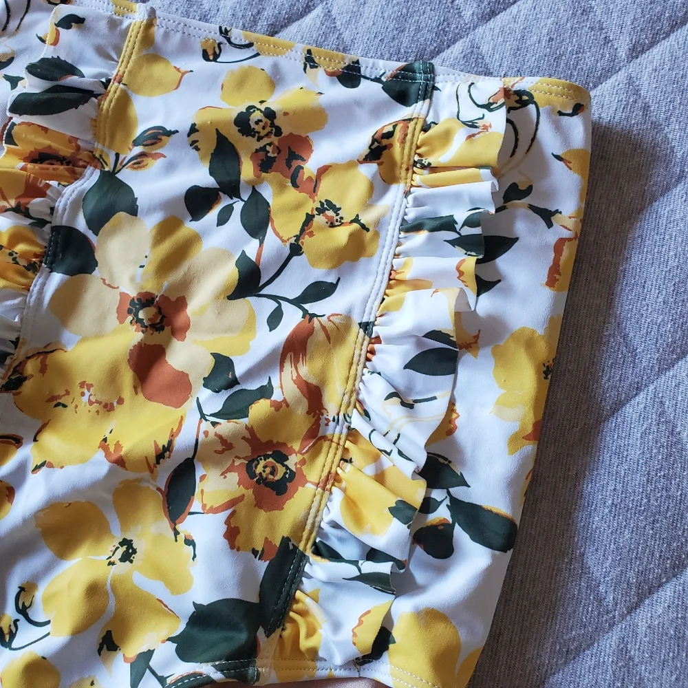 Kortni‎ Jeane girls swim bottoms 8/9